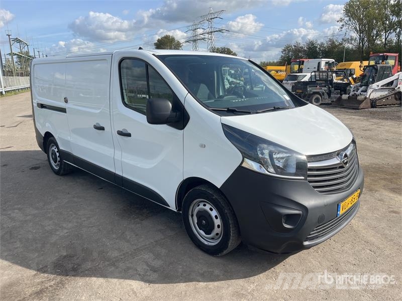 Opel Vivaro Long Body Cargo Van Furgões
