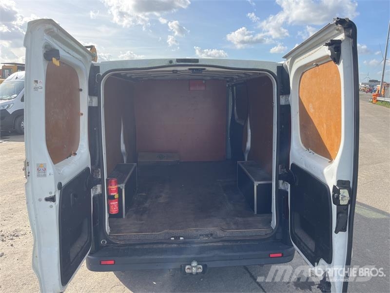 Opel Vivaro Long Body Cargo Van Furgões