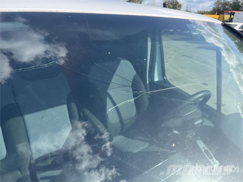 Opel Vivaro Long Body Cargo Van Furgões