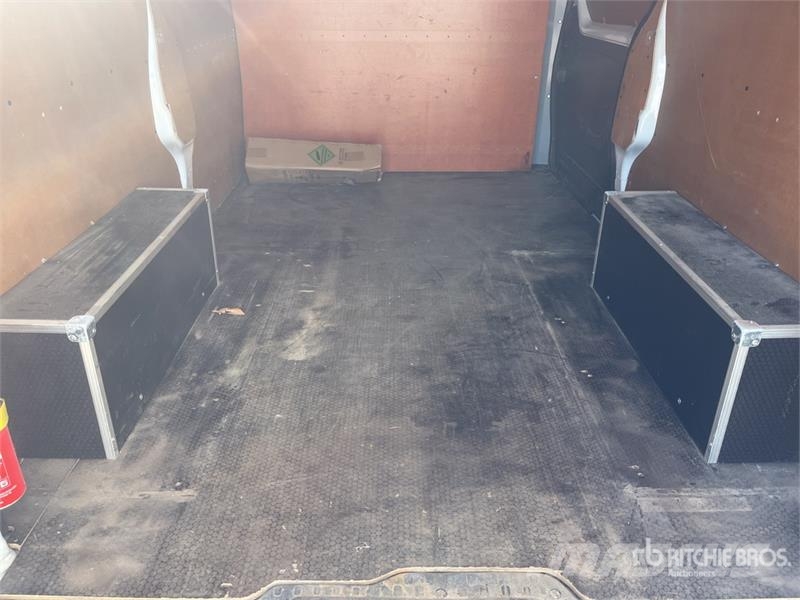 Opel Vivaro Long Body Cargo Van Furgões