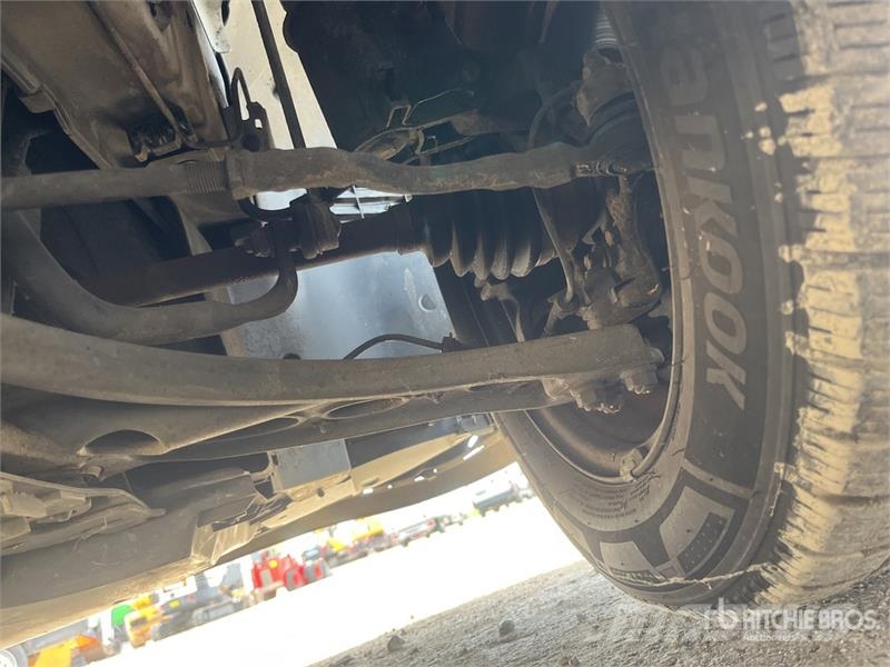 Opel Vivaro Long Body Cargo Van Furgões