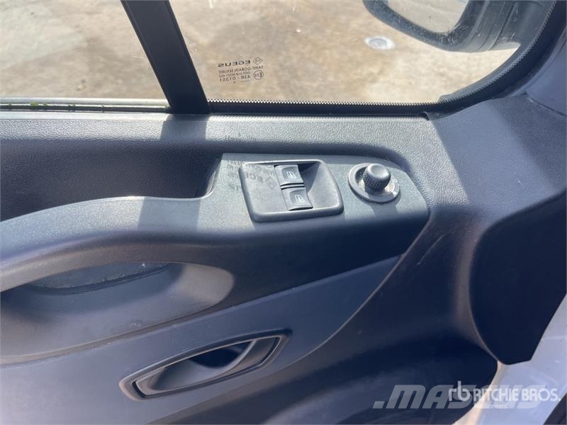 Opel Vivaro Long Body Cargo Van Furgões