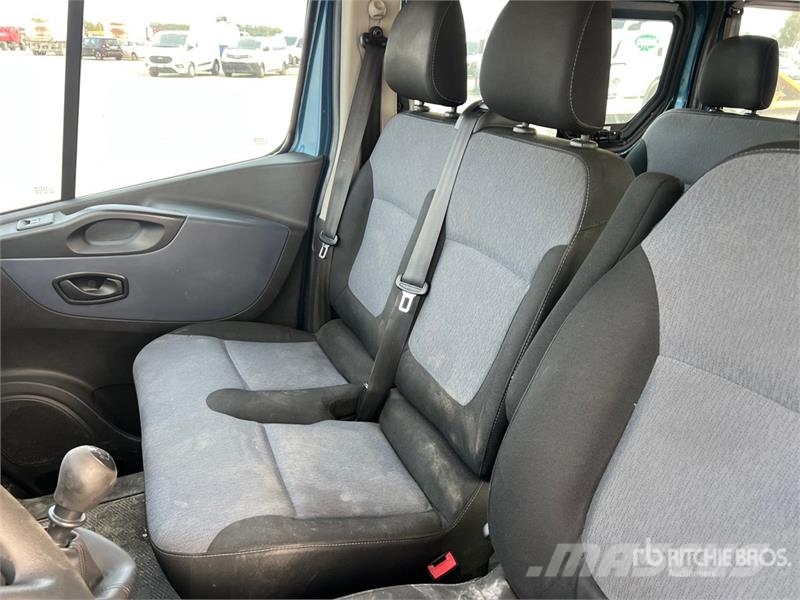 Opel Vivaro Passenger Van Panel vans