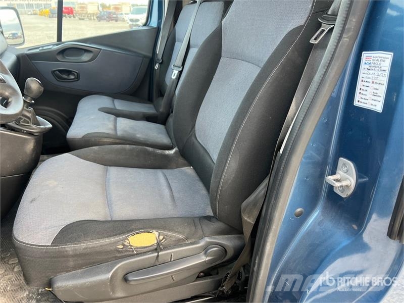 Opel Vivaro Passenger Van Panel vans