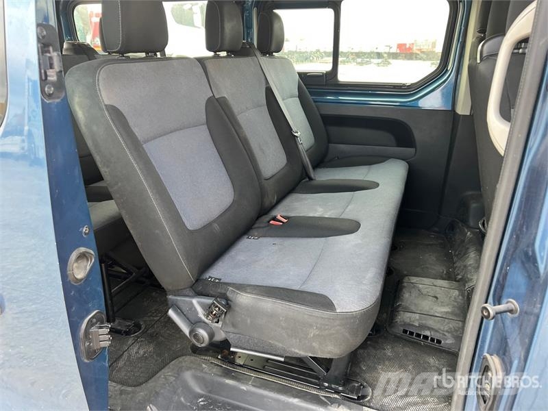 Opel Vivaro Passenger Van Panel vans