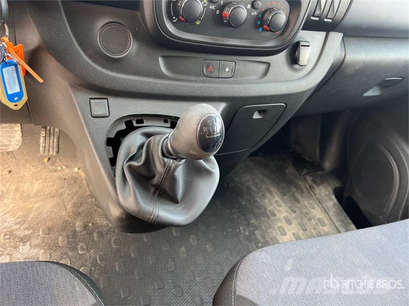 Opel Vivaro Passenger Van Panel vans