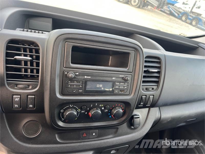 Opel Vivaro Passenger Van Panel vans