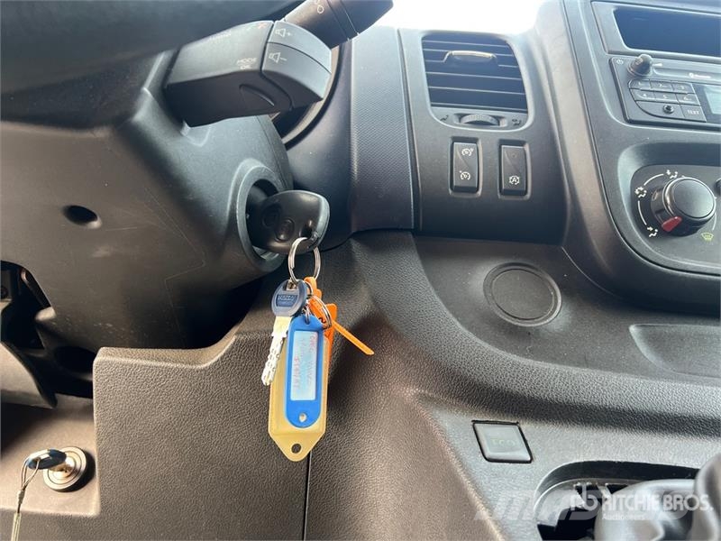 Opel Vivaro Passenger Van Panel vans
