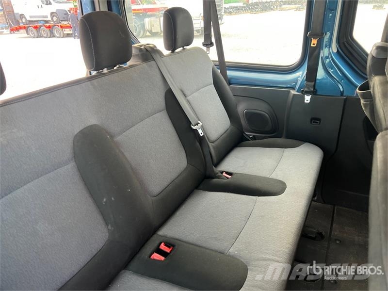 Opel Vivaro Passenger Van Panel vans