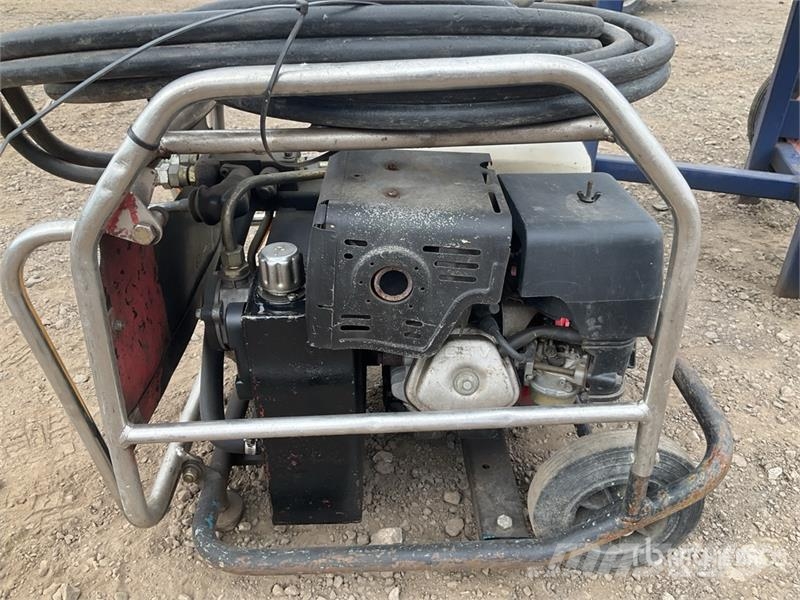 Oxdale Wood Splitter C/W JCB Power Pack Sekačky a rezačky dreva