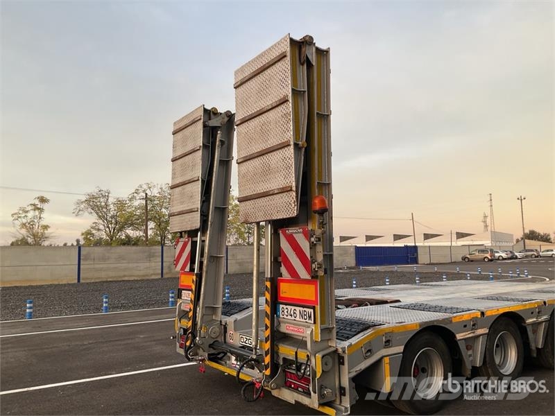Ozgul Treyler LW429 70 ton Quad/A Extendable Lowboy Trai 低架裝載車