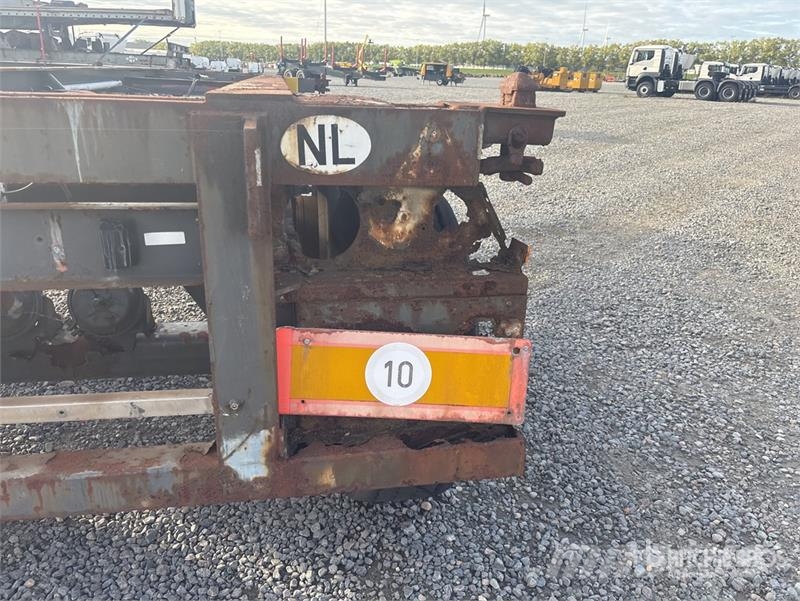 Pacton T/A Container Trailer (Inoperable) Container trailers