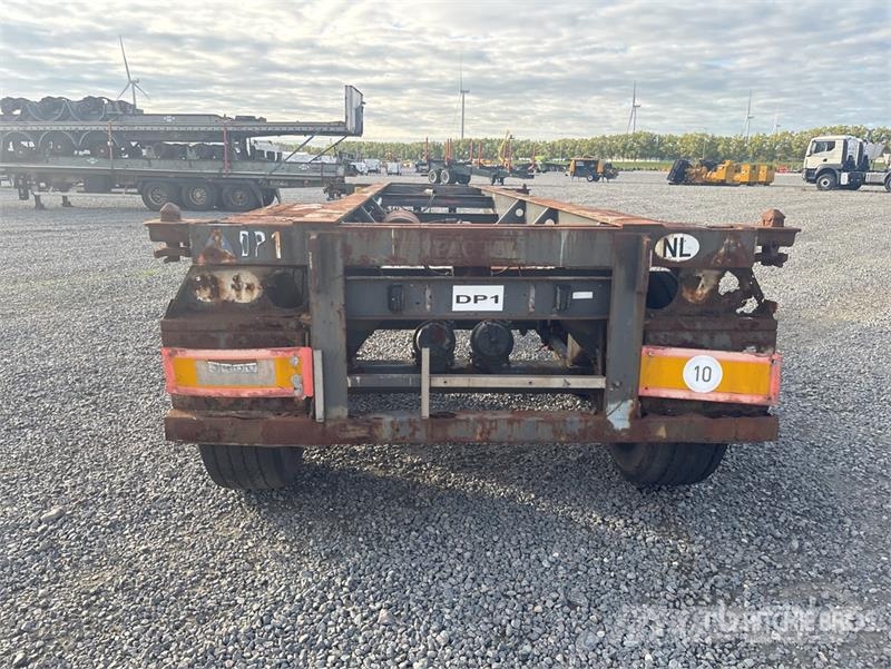 Pacton T/A Container Trailer (Inoperable) Container trailers