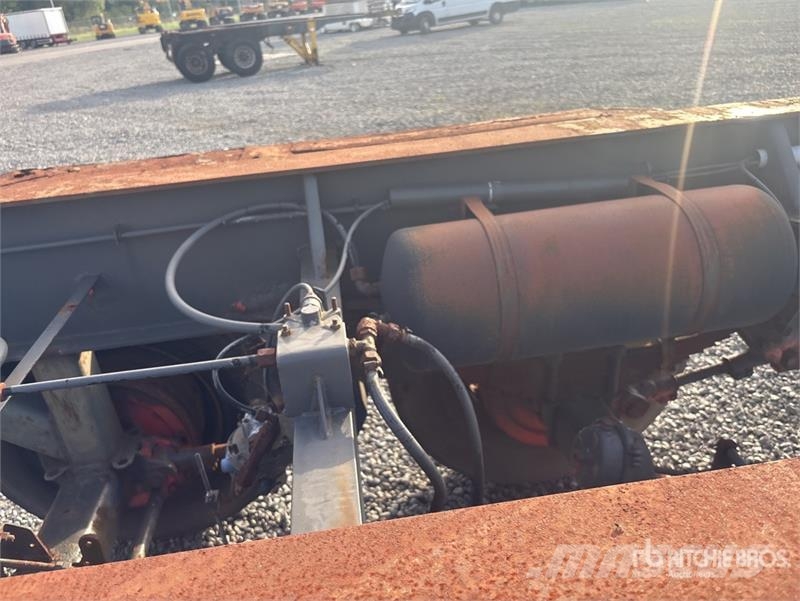 Pacton T/A Container Trailer (Inoperable) Container trailers