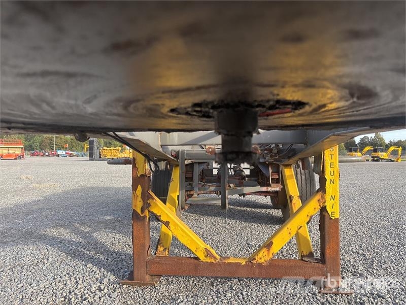 Pacton T/A Container Trailer (Inoperable) Container trailers
