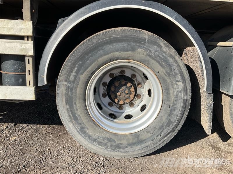 Palfinger Q150Z Easy fold. Q 4800 kg on 6x2 Sleeper Flatbed クレーントラック、ユニック車