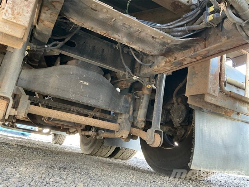 Palfinger Q150Z Easy fold. Q 4800 kg on 6x2 Sleeper Flatbed クレーントラック、ユニック車