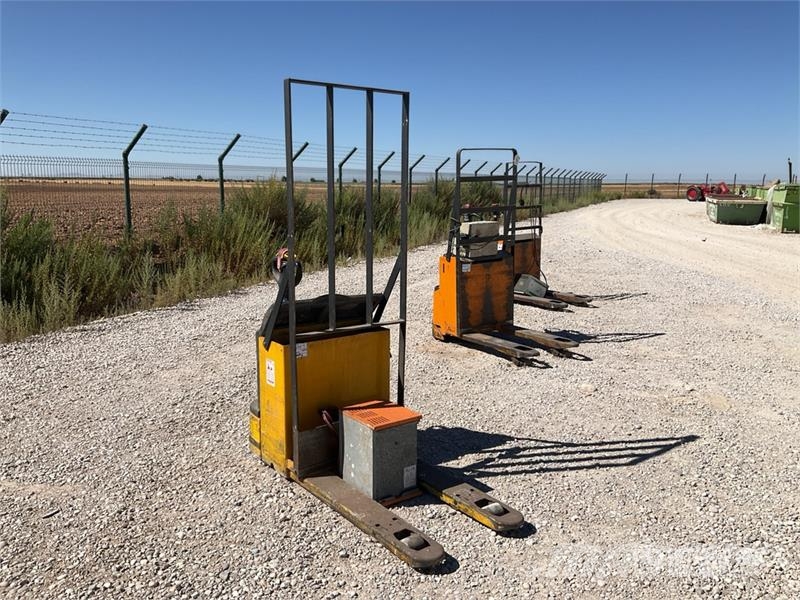 Pallet Jack (Inoperable) Hand pallet trucks