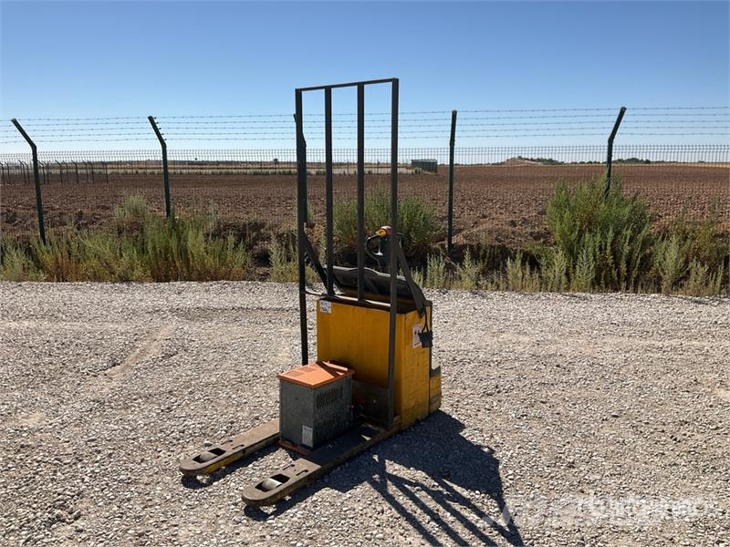 Pallet Jack (Inoperable) Hand pallet trucks