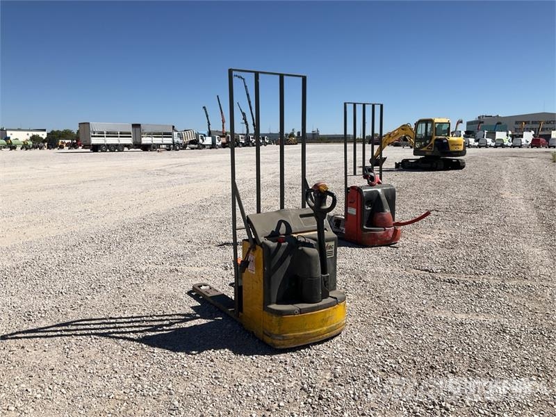 Pallet Jack (Inoperable) Hand pallet trucks