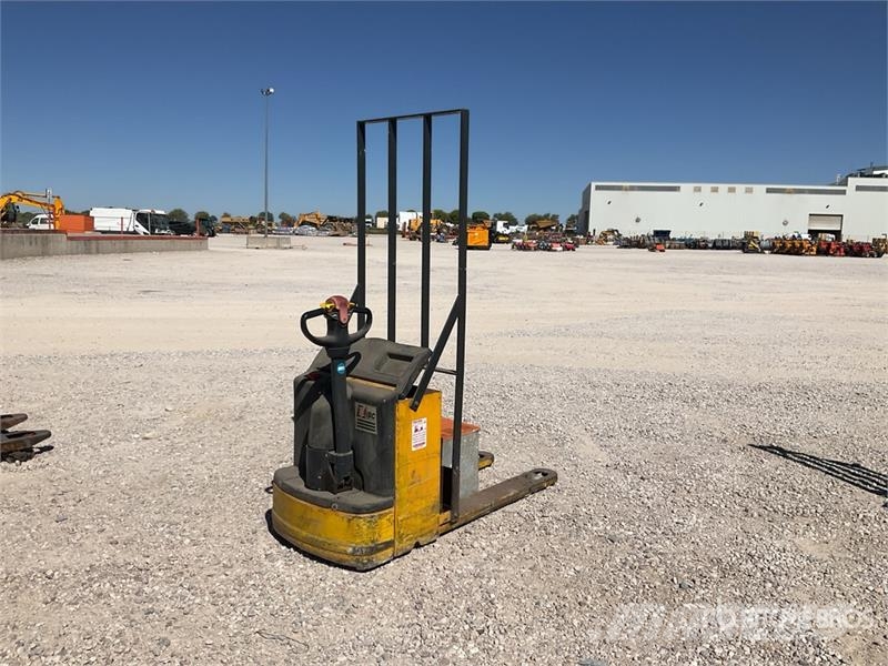 Pallet Jack (Inoperable) Hand pallet trucks