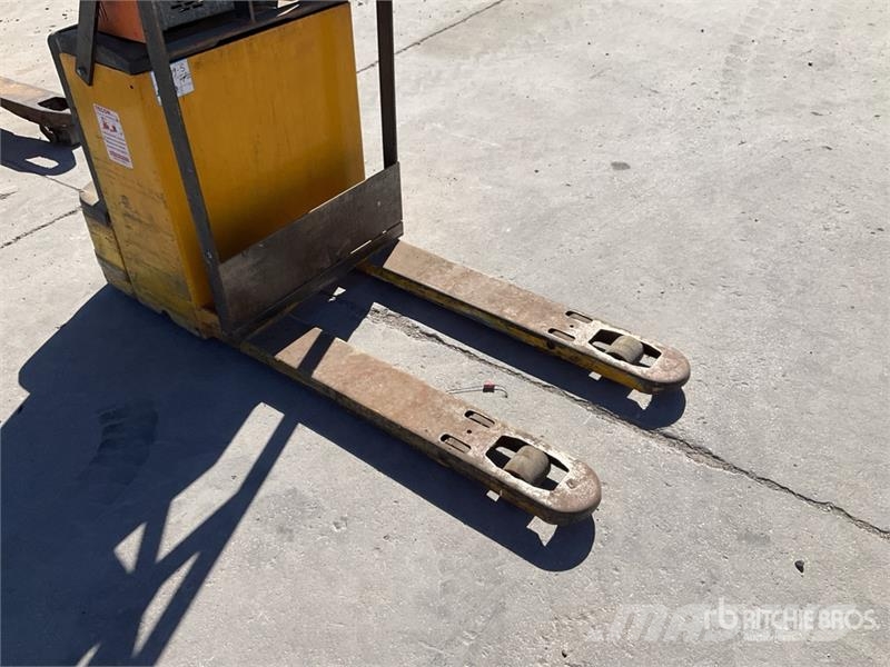 Pallet Jack (Inoperable) Hand pallet trucks