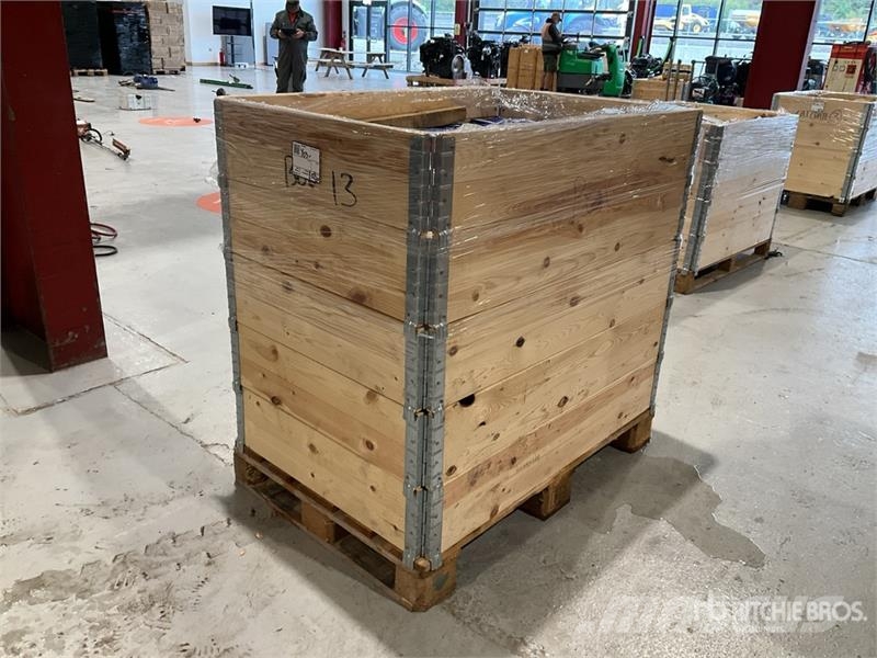 Pallet of Terex Parts & Filters (Unused) Drugi deli