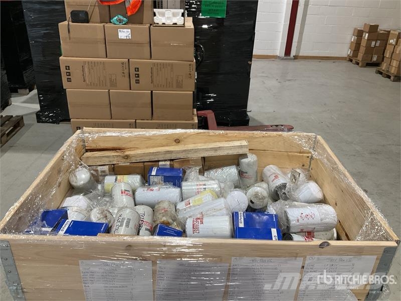 Pallet of Terex Parts & Filters (Unused) Drugi deli