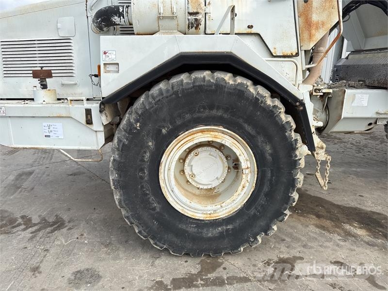 Panien P15 6x6 Camion Epandeur A Chaud Soil Stabilization Ostali kamioni