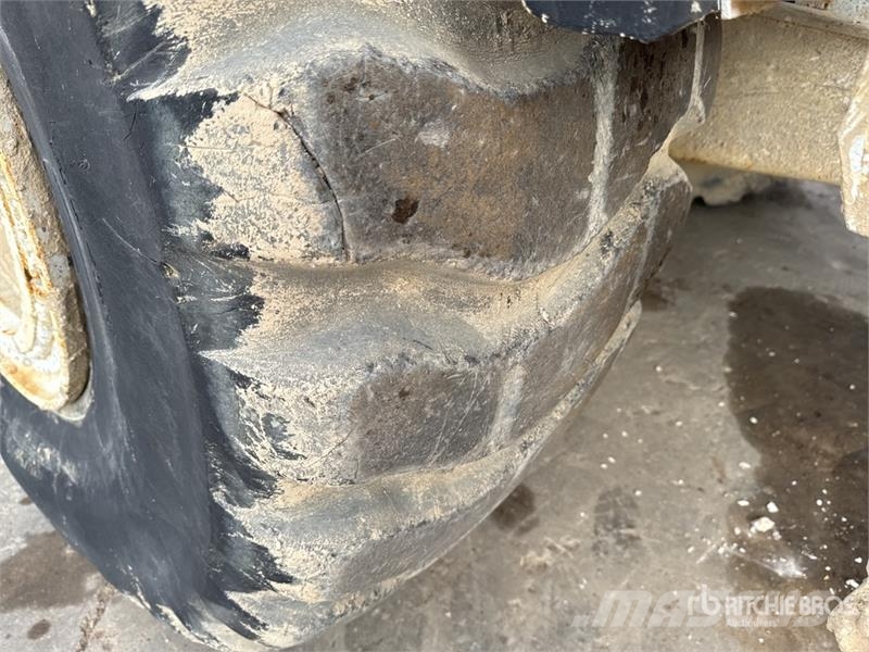 Panien P15 6x6 Camion Epandeur A Chaud Soil Stabilization Ostali kamioni