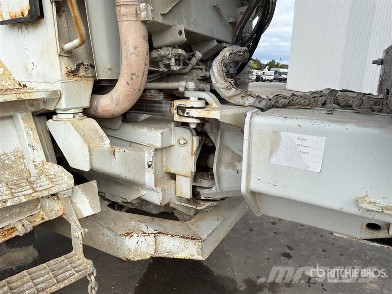 Panien P15 6x6 Camion Epandeur A Chaud Soil Stabilization Ostali kamioni