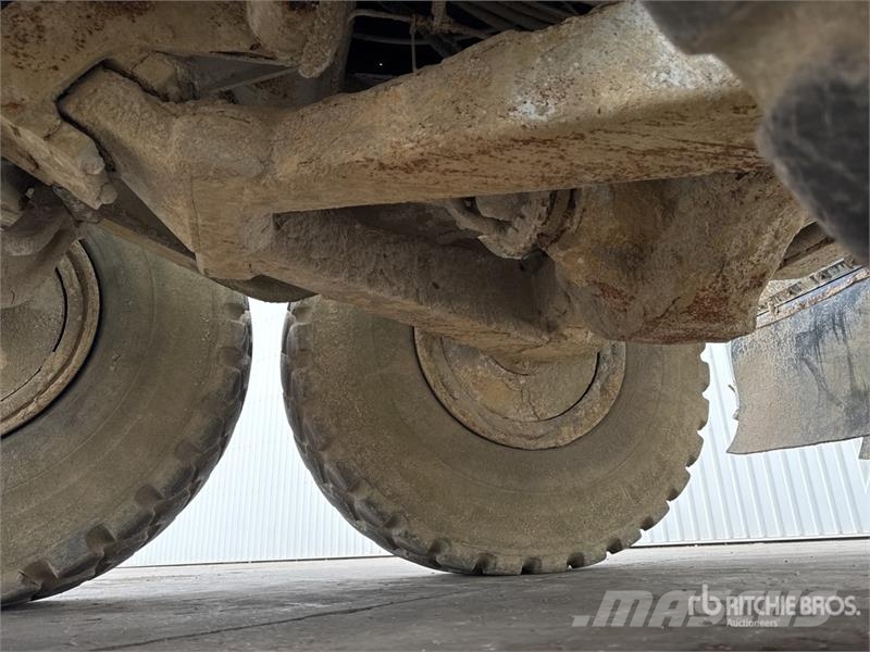 Panien P15 6x6 Camion Epandeur A Chaud Soil Stabilization Ostali kamioni