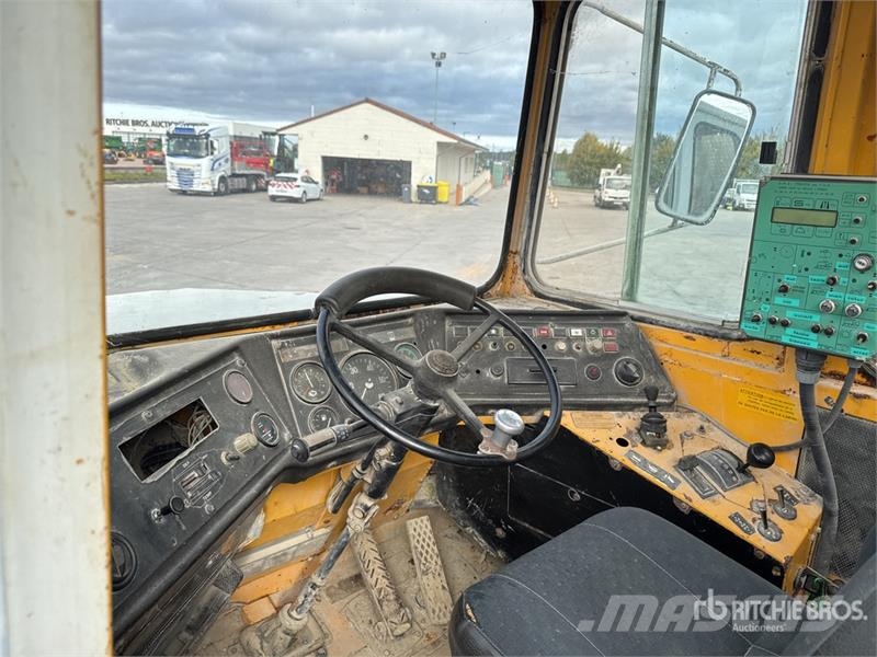 Panien P15 6x6 Camion Epandeur A Chaud Soil Stabilization Ostali kamioni