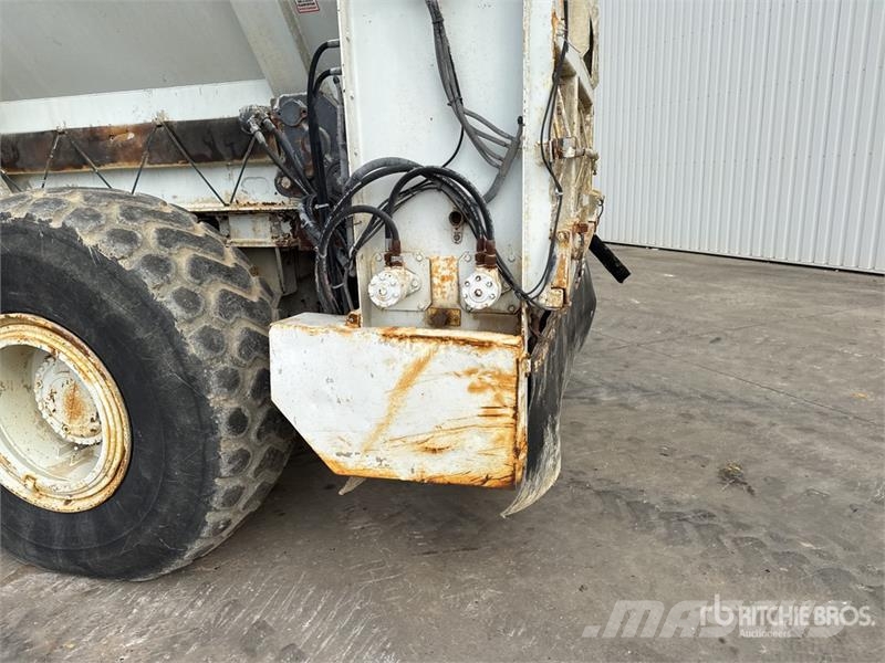 Panien P15 6x6 Camion Epandeur A Chaud Soil Stabilization Ostali kamioni