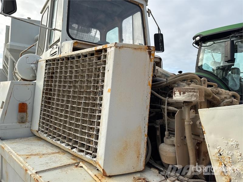 Panien P15 6x6 Camion Epandeur A Chaud Soil Stabilization Ostali kamioni