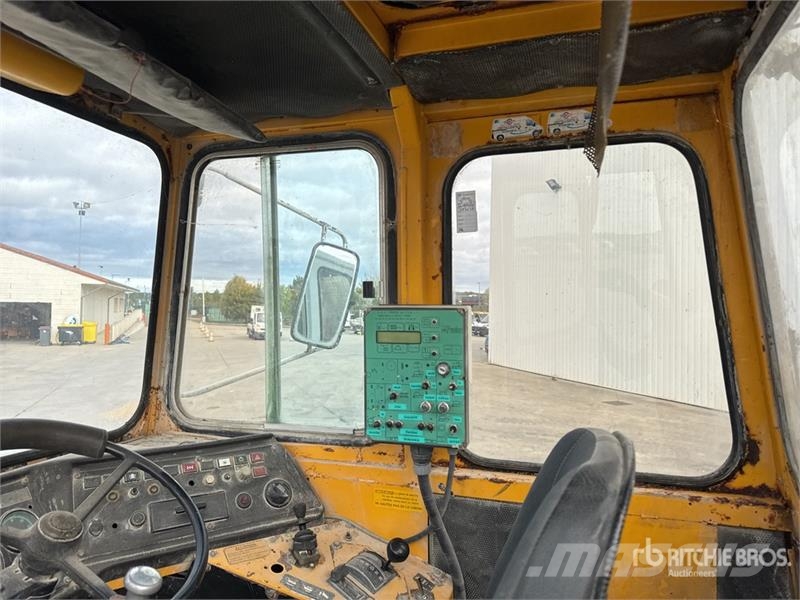 Panien P15 6x6 Camion Epandeur A Chaud Soil Stabilization Ostali kamioni