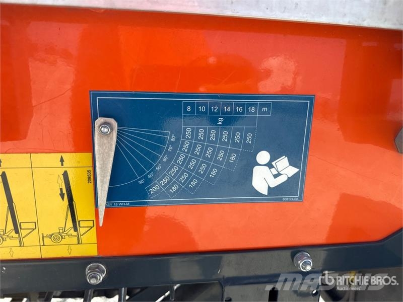 Paus Easy 18 WH-M Towable Lift Pótkocsira szerelt emelők és állványok