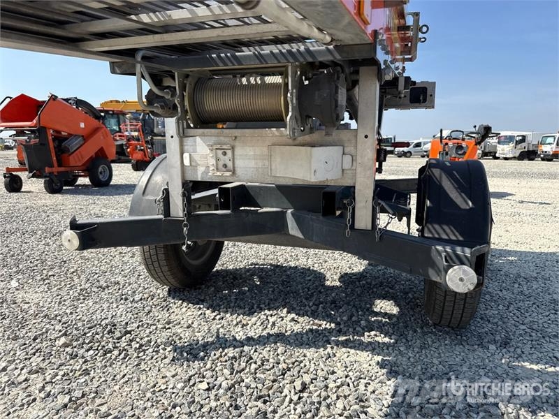 Paus Easy 18 WH-M Towable Lift Pótkocsira szerelt emelők és állványok