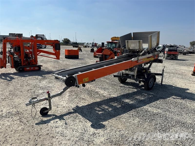 Paus Easy 18 WH-M Towable Lift Pótkocsira szerelt emelők és állványok