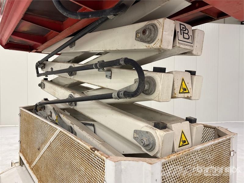PB S151-16E Scissor Lift Scissor lifts