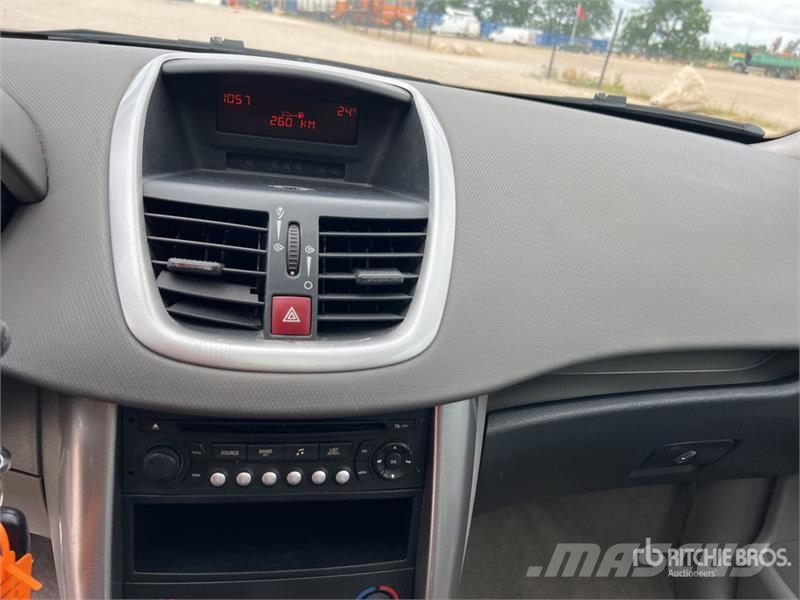 Peugeot 207 Автомобілі