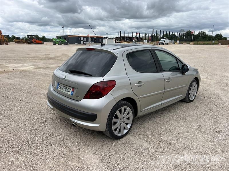 Peugeot 207 Автомобілі