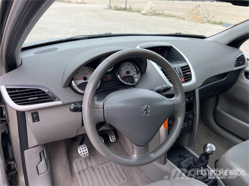 Peugeot 207 Автомобілі