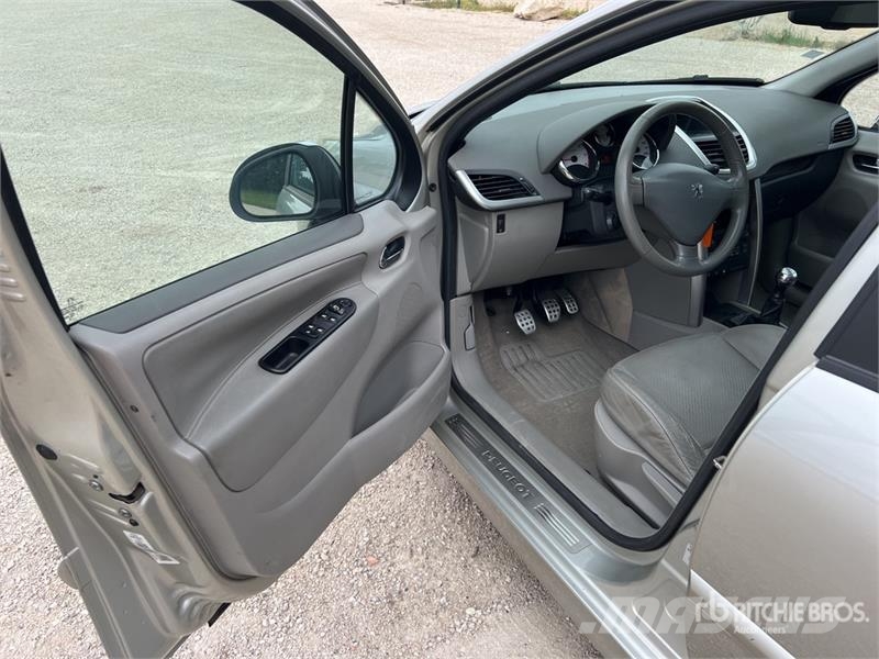 Peugeot 207 Автомобілі