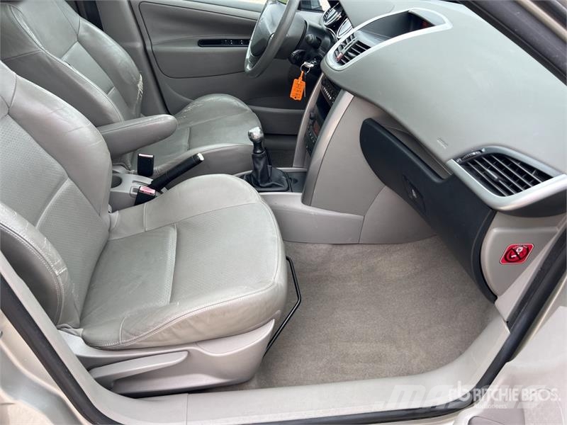 Peugeot 207 Автомобілі