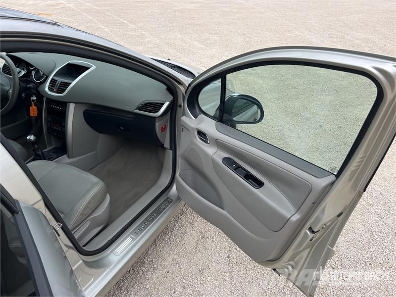 Peugeot 207 Автомобілі