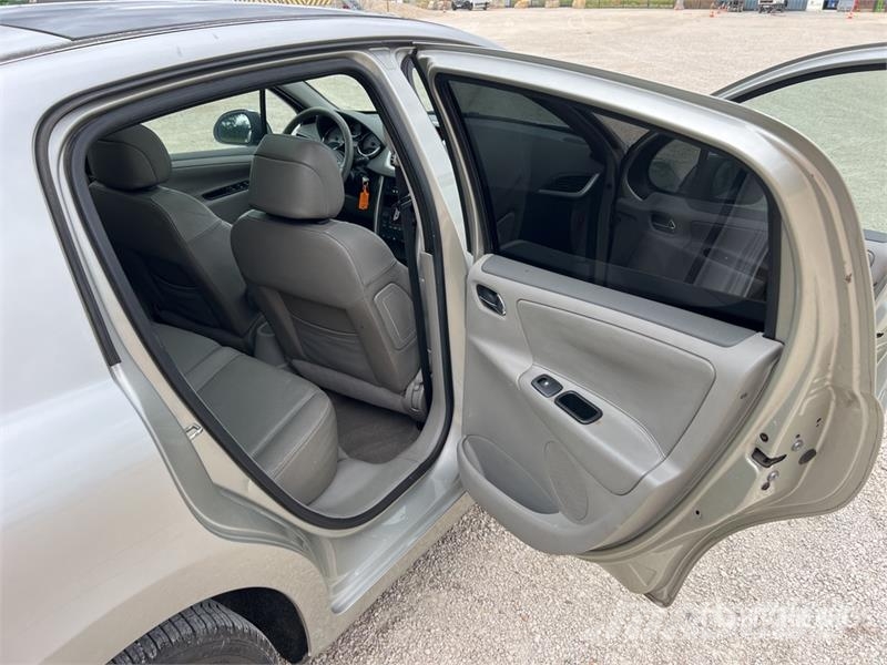 Peugeot 207 Автомобілі