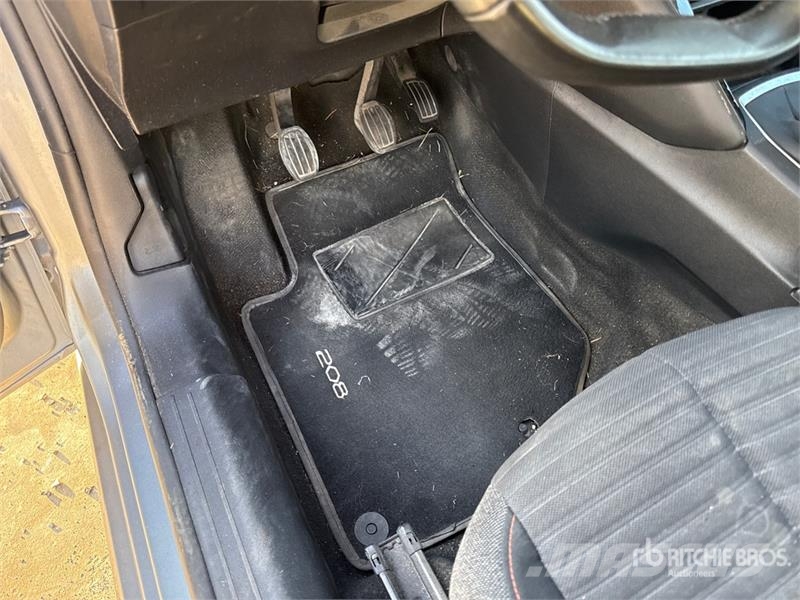 Peugeot 208 Automobile (Inoperable) Коли