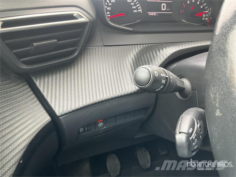 Peugeot 208 Automobile Coches