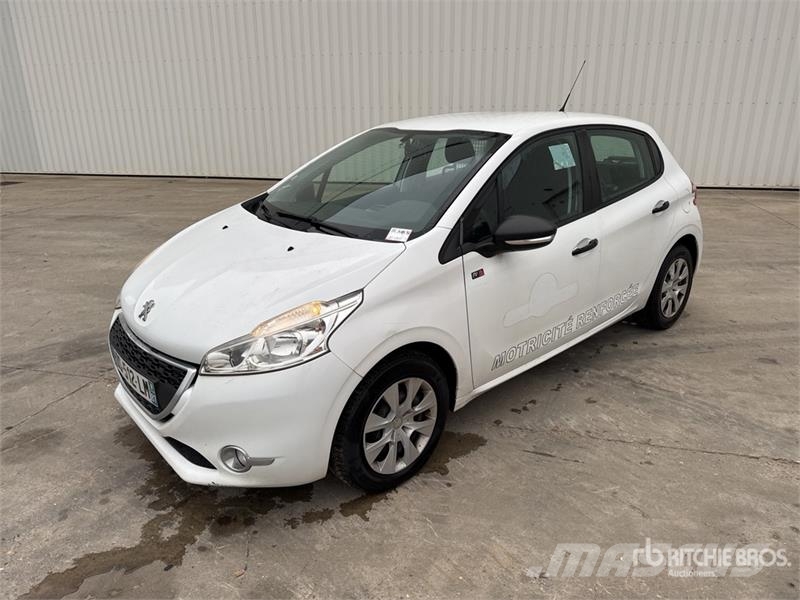 Peugeot 208 HDi Motricité Renforcée Vehicule Utilitaire Ca Furgonetas cerradas